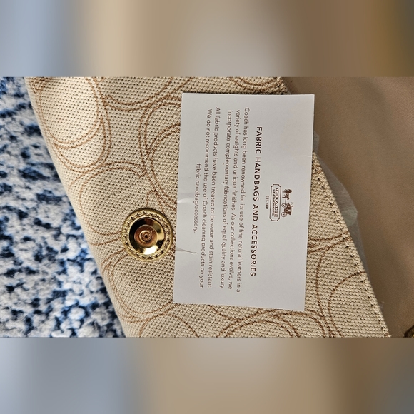 Coach wristlet bag. - Picture 5 of 9